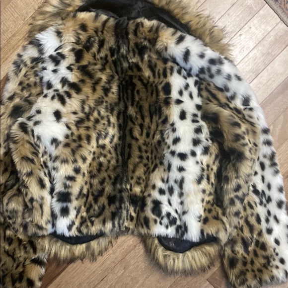 Fabulous Furs Leopard Print Faux Fur Jacket - Picture 7 of 10
